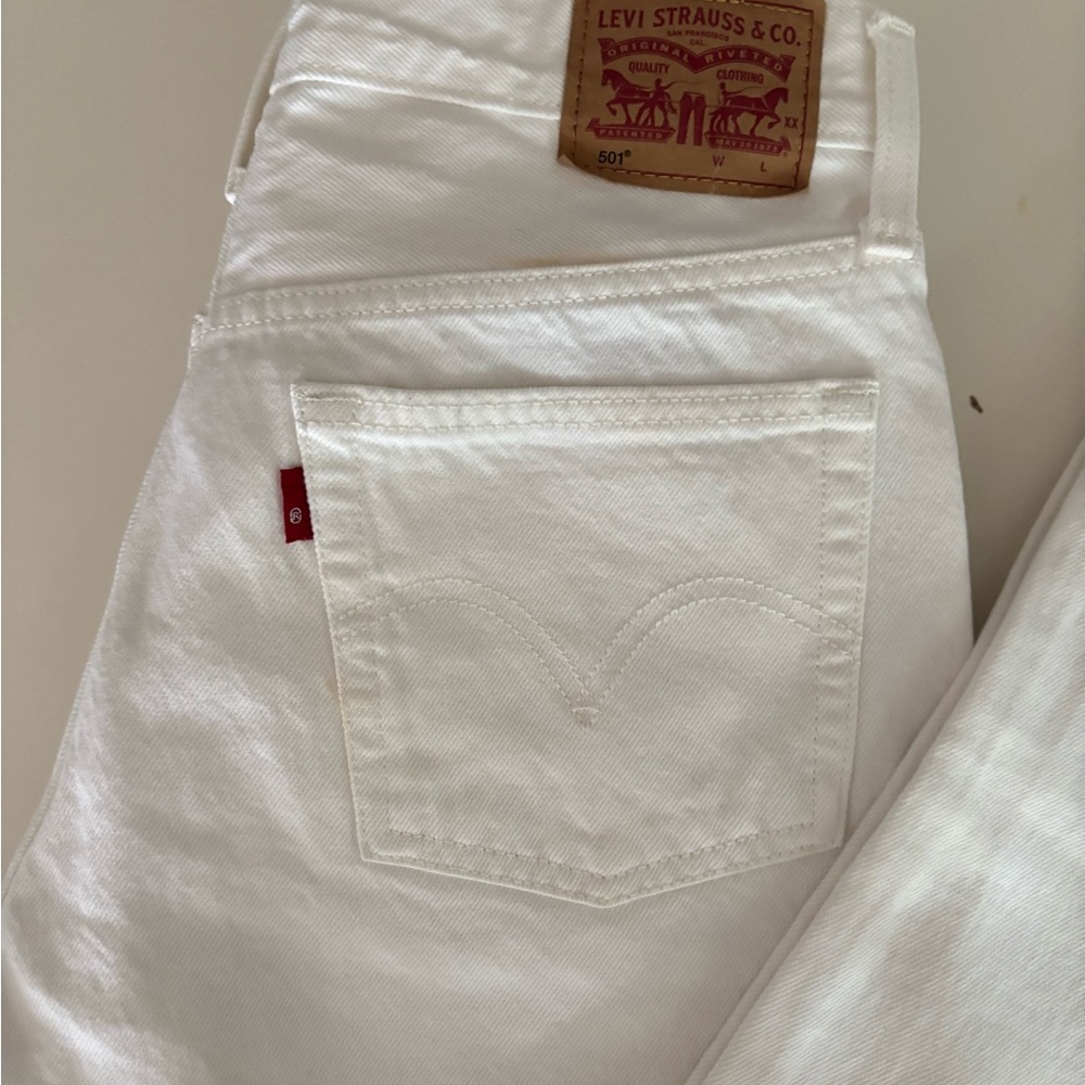 Levi’s 501 white high waisted, button down fly wide straight leg jeans 28x30